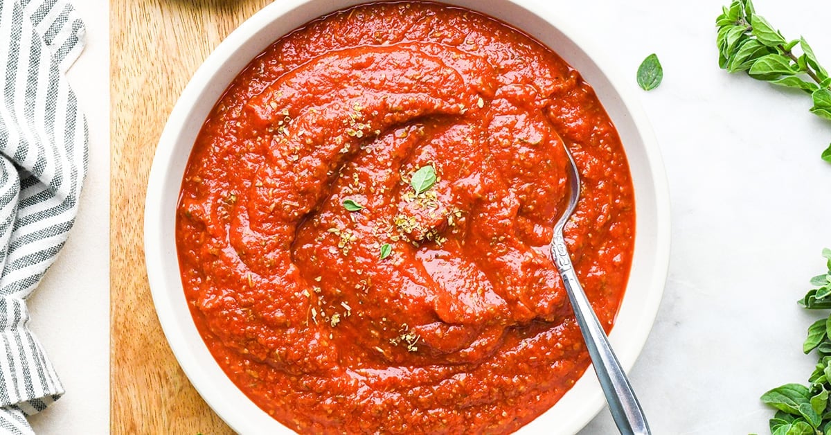 Easy No-Cook Pizza Sauce: Beat Store-Bought, No Soggy Crust!